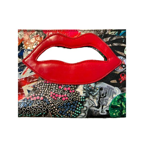 Lips Handle Multicolor Printed Clutch With Inner Zipper Magnetic Closure - Picture 6 of 6